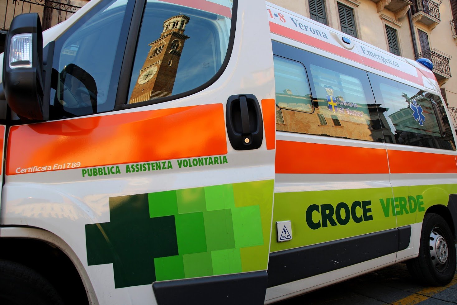 ambulanza croce verde verona incidente