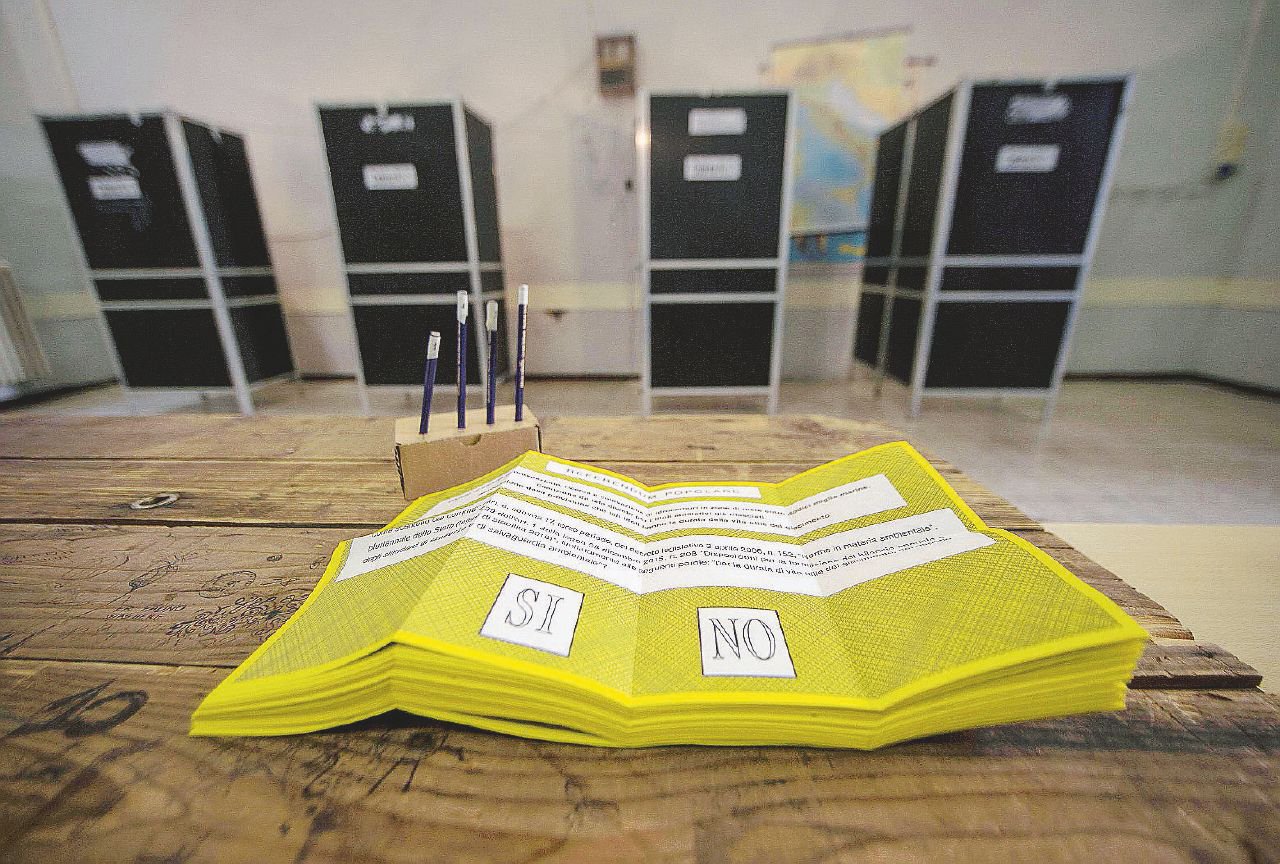 I dubbi riguardo al referendum costituzionale del prossimo 4 dicembre sono molti: il modo giusto di affrontare la questione è informarsi, senza nessun preconcetto. Per questo motivo, Civica Attiva ha in programma due serate per analizzare il fenomeno tramite il parere degli esperti.