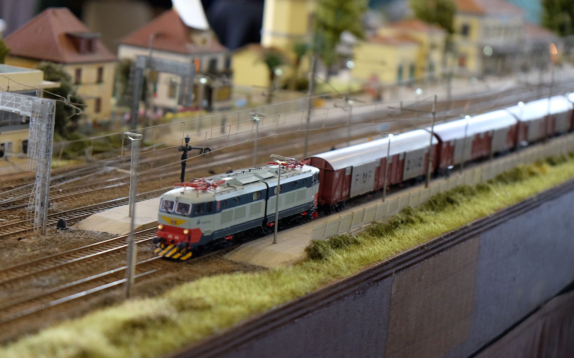 model-expo-italy-treno