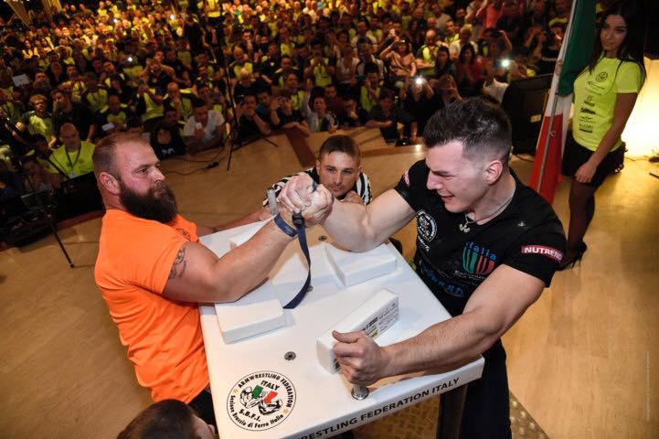 Ermes campione di armwrestling