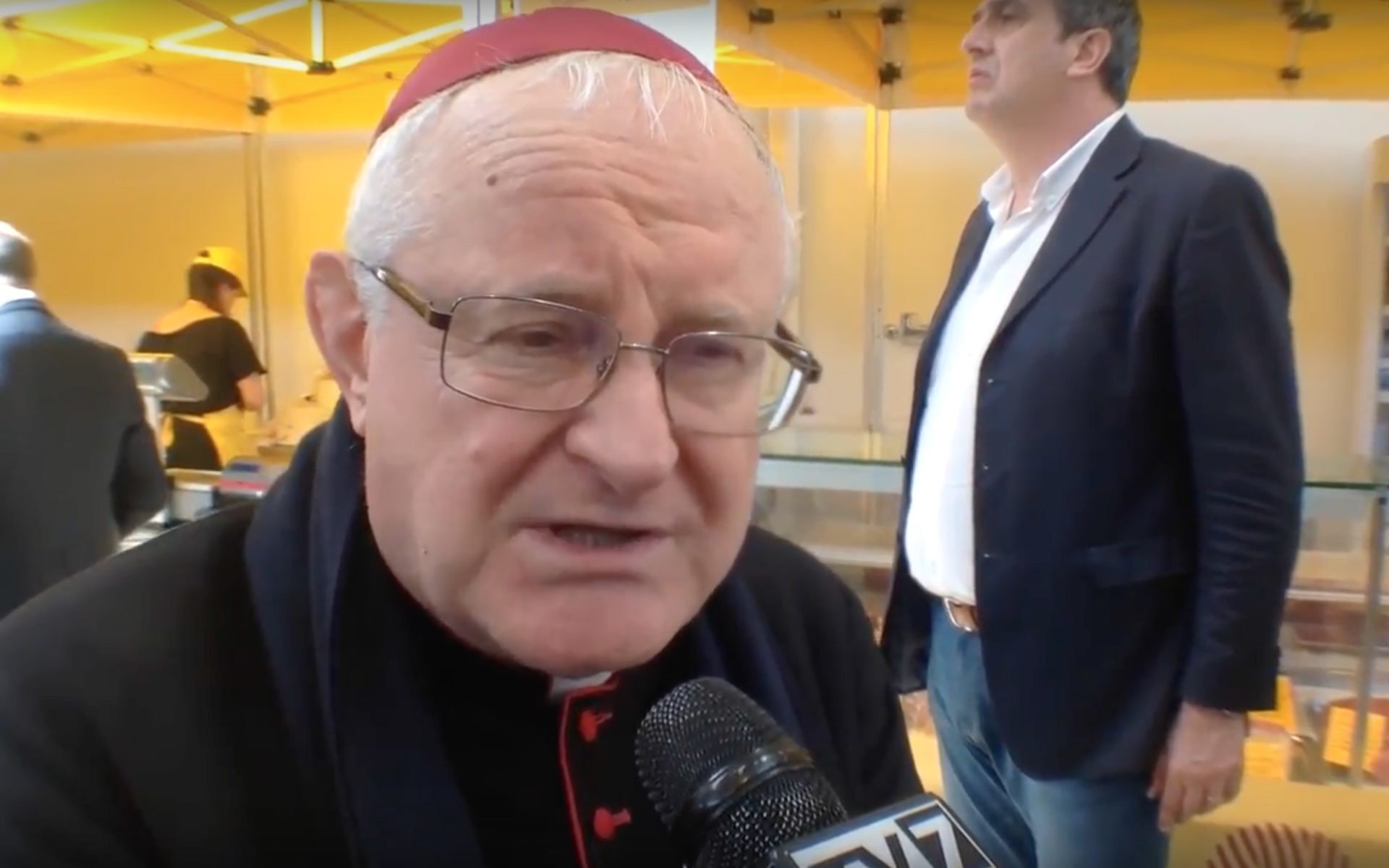 In vista delle amministrative di giugno il vescovo di Verona esorta la classe politica della città: "Chi soffre ha il diritto di essere aiutato. Chiunque vinca pensi alle famiglie che non hanno niente".