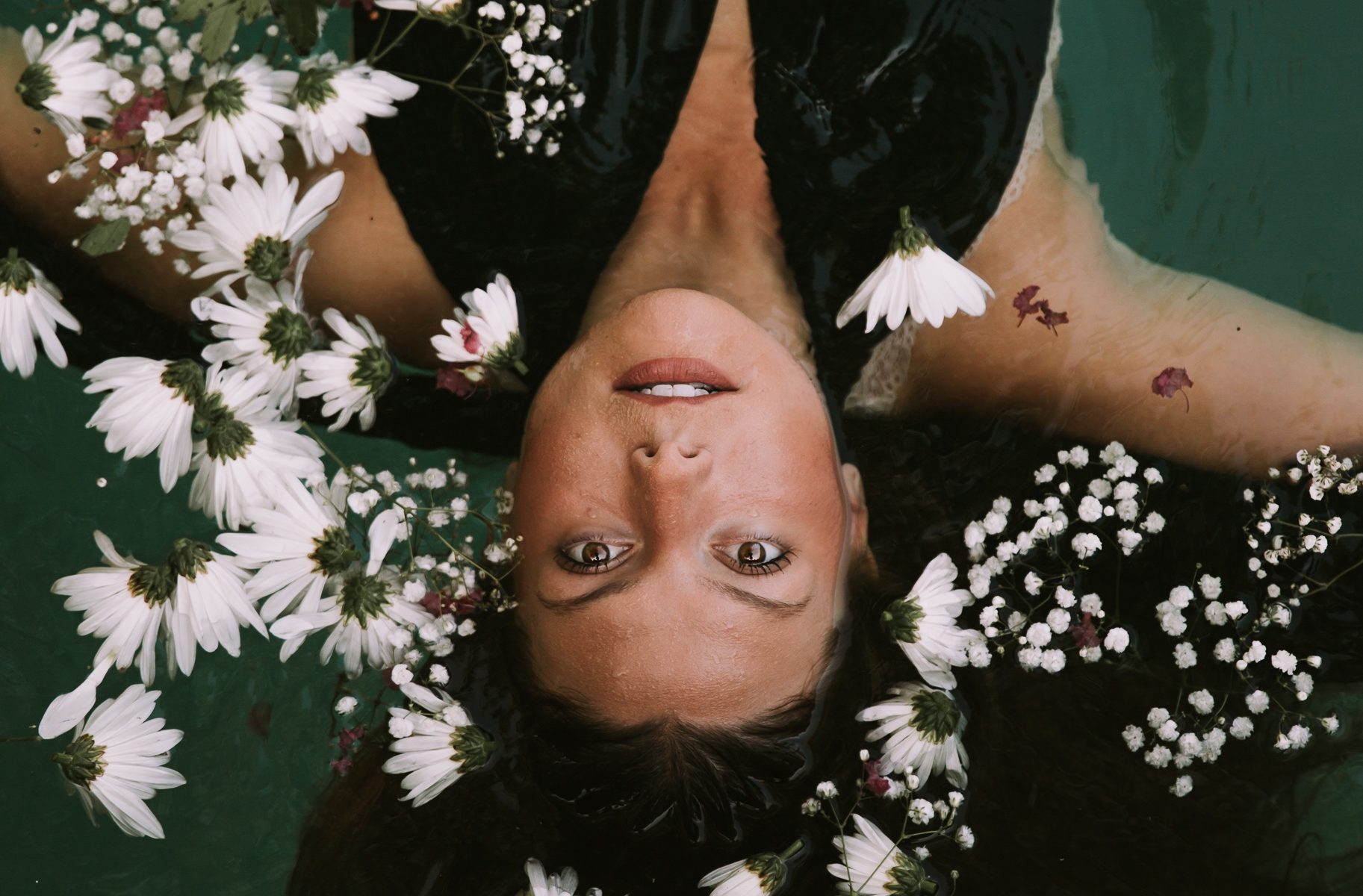 Il tumore al seno è un male che si può sconfiggere. Con l’aiuto di tutti. Ci vuole positività per poter dire poi “Forza, è curabile”. Come il titolo dell’iniziativa ideata da Maria Cristina Gamba, organizzatrice di eventi e cantante, pensato per dare un messaggio di speranza e di gioia a chi si trova in questa situazione, ma anche per tenere alta l’atten