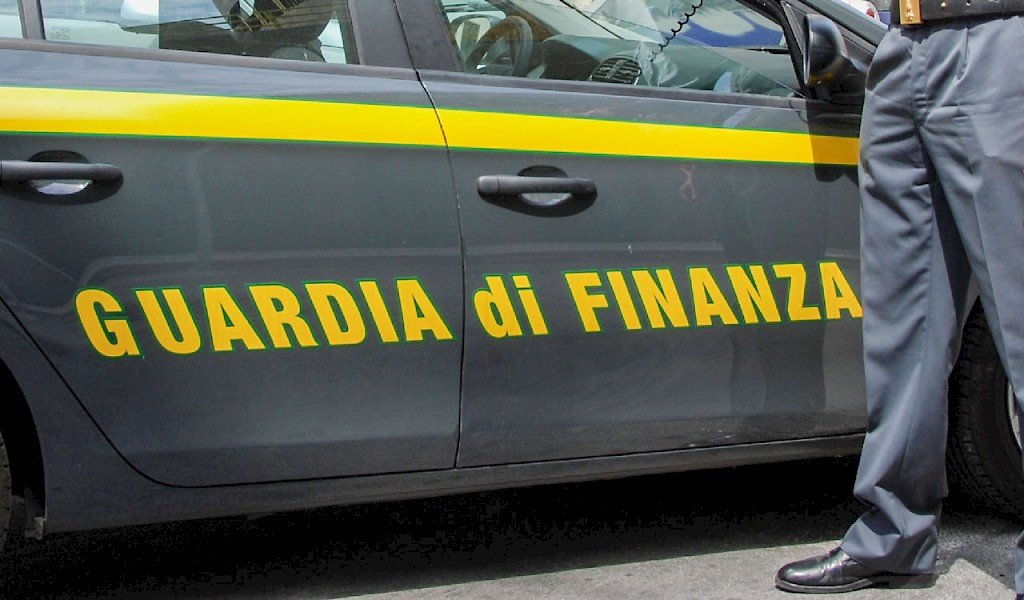 lavoro guardia di finanza verona petardi pericolosi