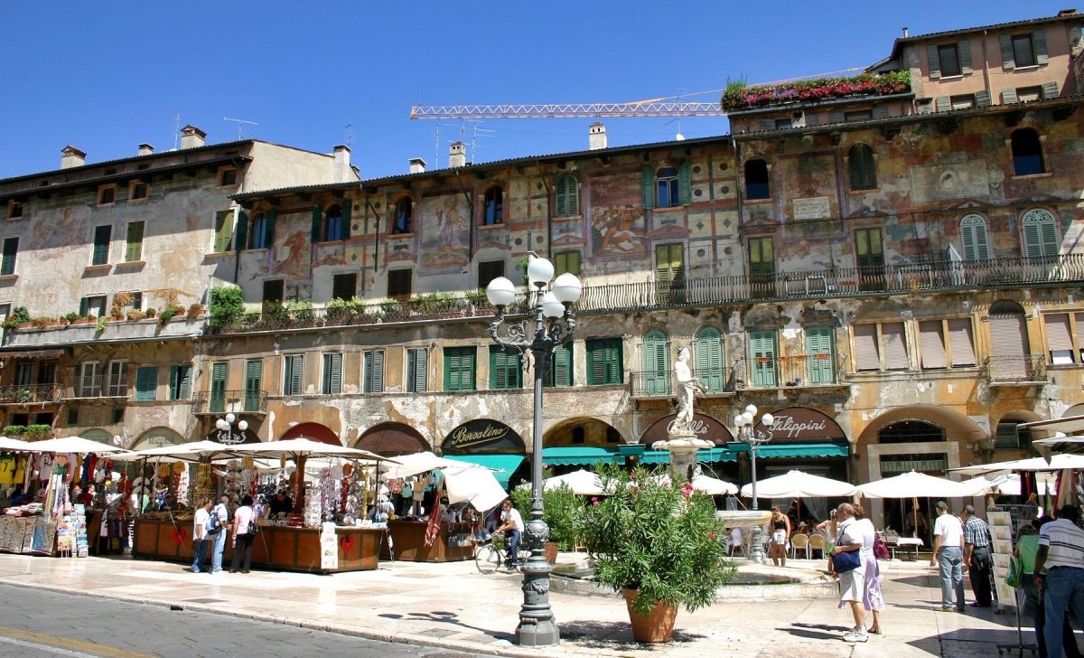 mercato piazza erbe verona
