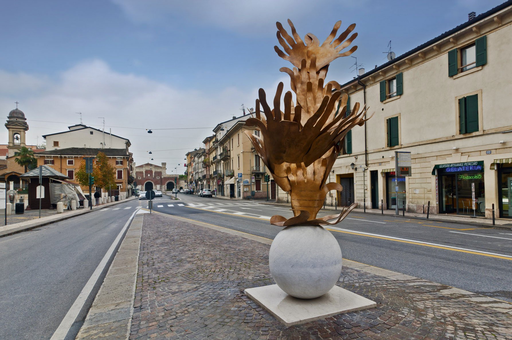 Piazza XVI Ottobre a Verona