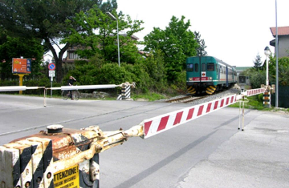 passaggi a livello treno ferrovia stazione binari