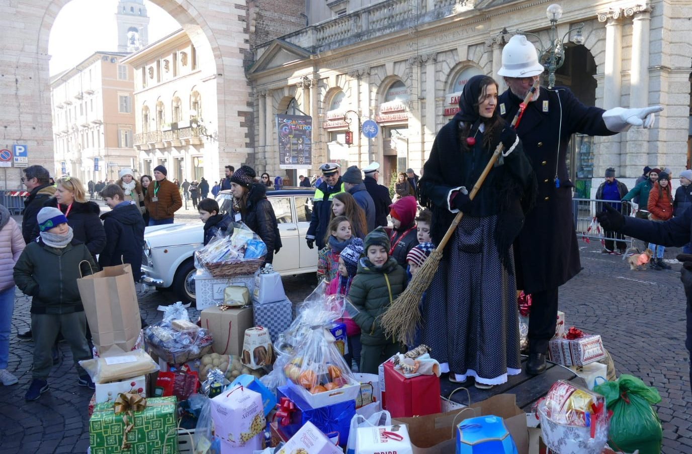 Un'immagine della Befana del vigile del 2019
