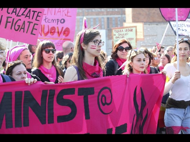Wcf contromanifestazione femminista