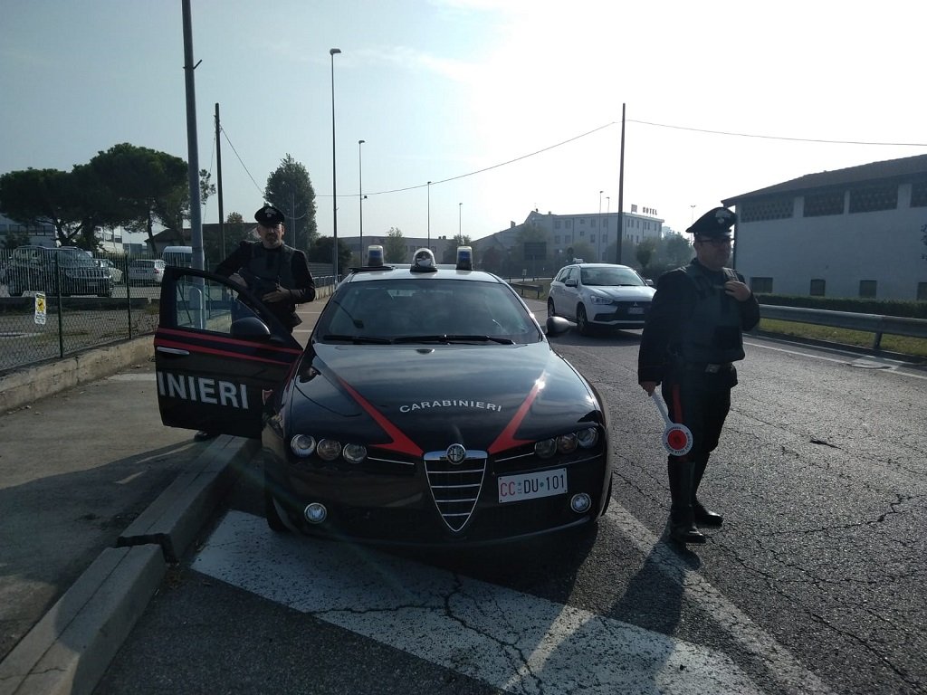Carabinieri tentato omicidio coltello