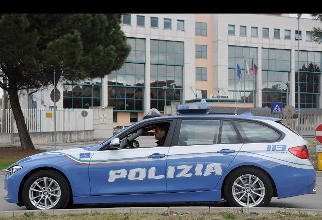 Perugia uccide il vicino auto polizia