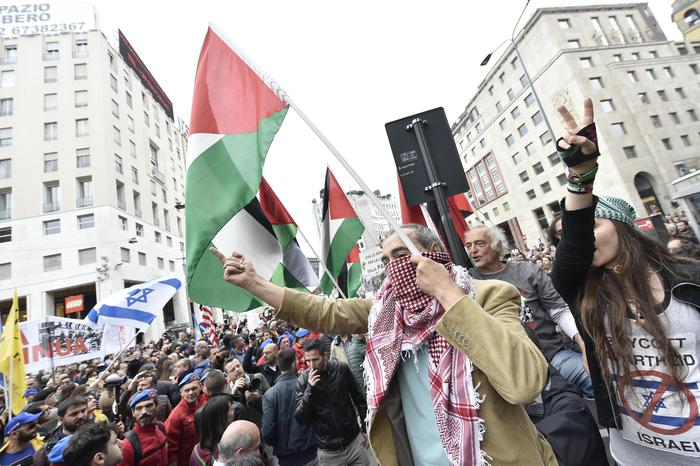 disordini 25 aprile milano