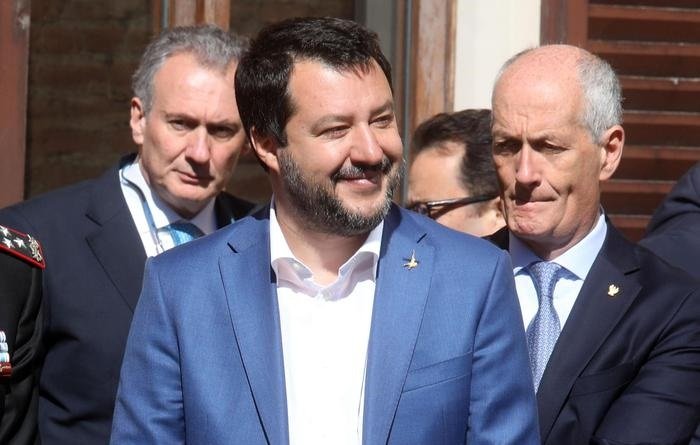 Ministro Salvini migranti indagato