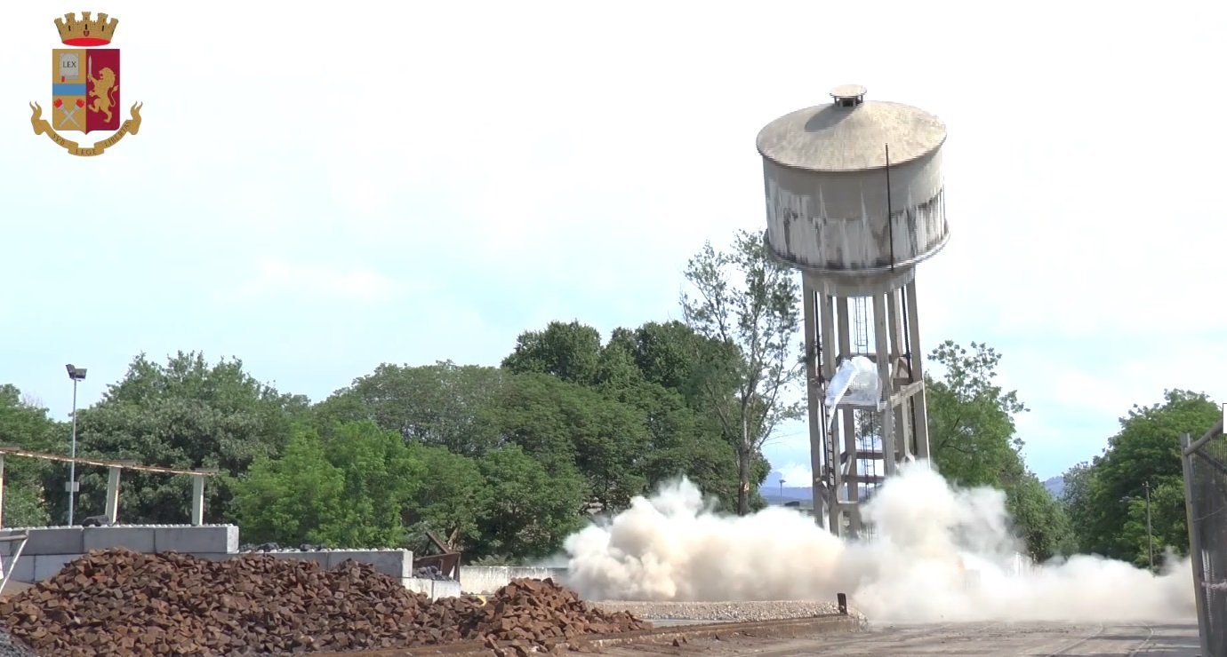 Abbattimento torre acciaierie