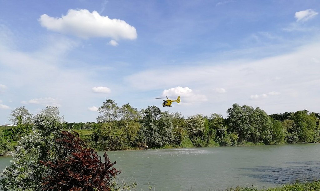 Ultraleggero in adige