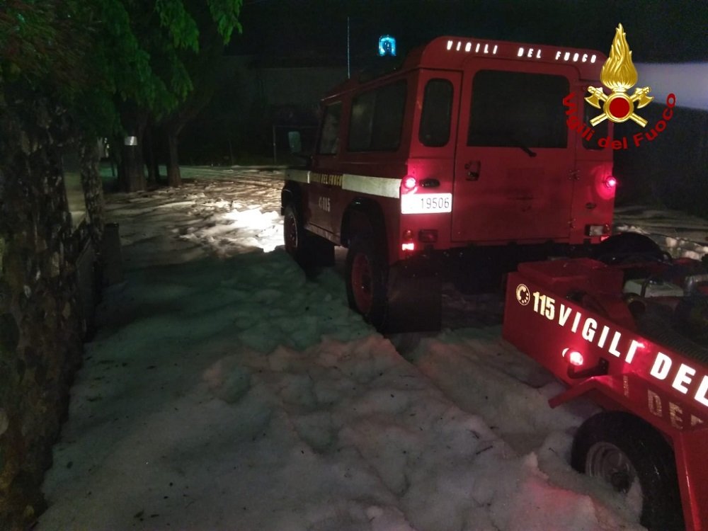 Vigili del fuoco maltempo giovane disperso