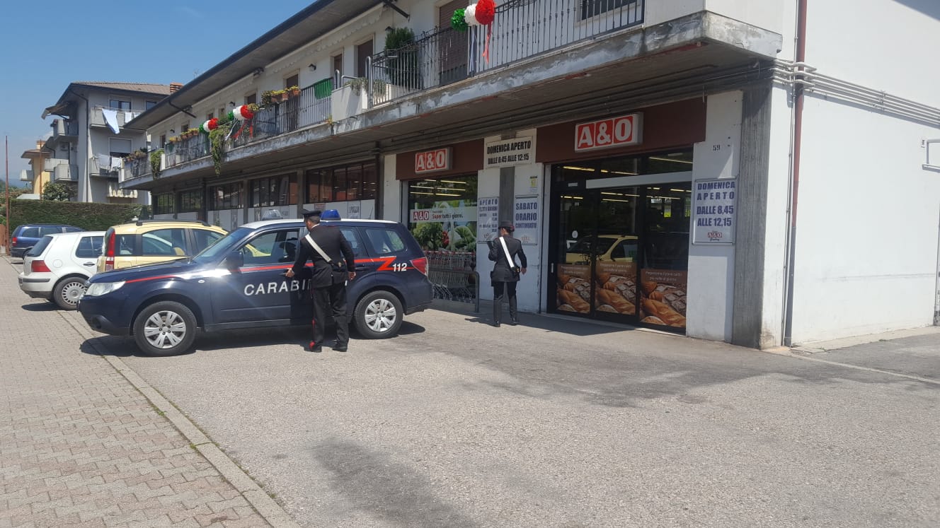 ai domiciliari fa la spesa Roncà