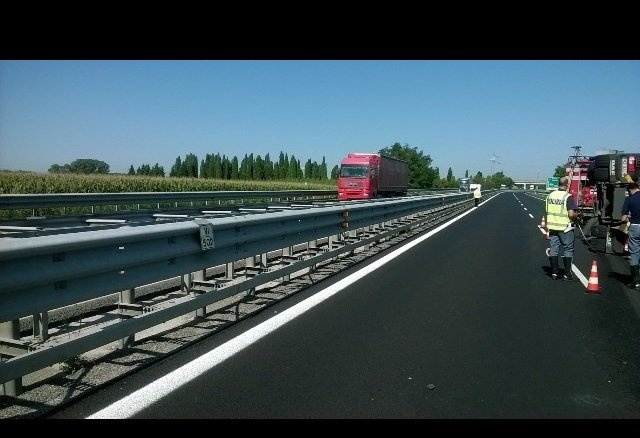auto contro camion incidente a4