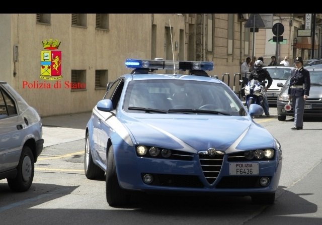 violenza sessuale-auto polizia