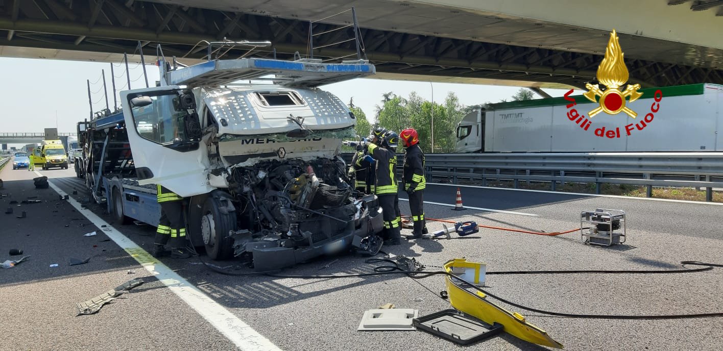 due incidente in a4, un morto