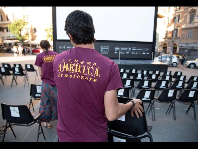 presa di mira l'ex ragazza del presidente dell'associazione