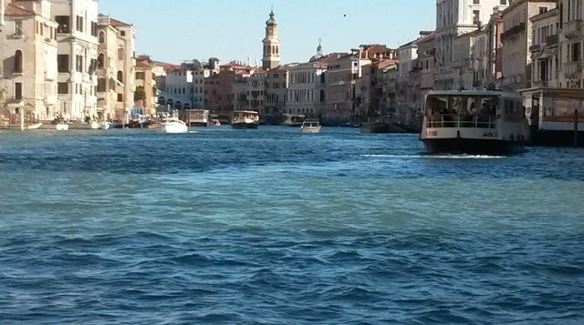 barca urta briccola morta ragazzina venezia