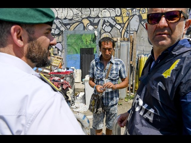 clochard accusato di evasione fiscale