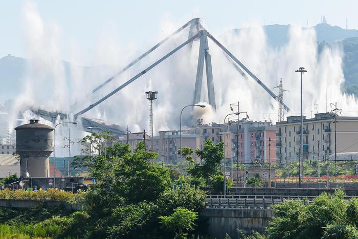 demolizione ponte morandi
