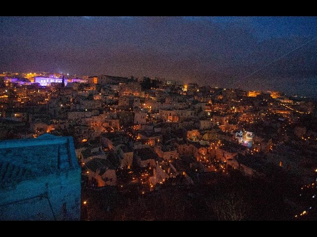 Parte la campagna di crowdfunding "passaporto sospeso"