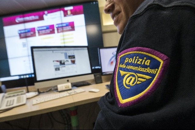pedofilia online polizia postale