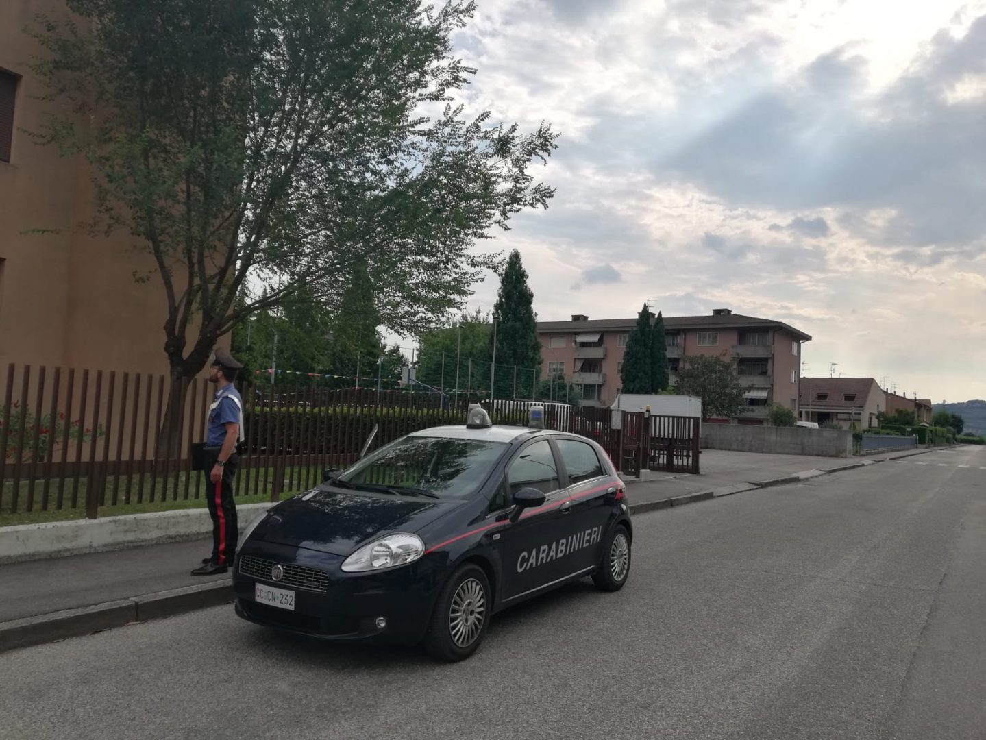 aggredisce carabinieri soave
