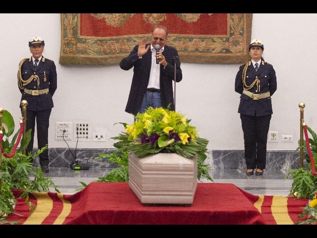 camera ardente luciano de crescenzo