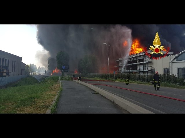 incendio vicenza isello vernici