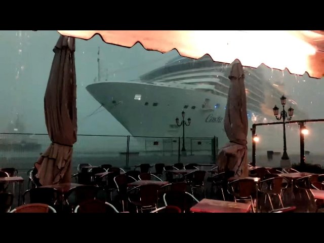 nave sbanda identificato comandante