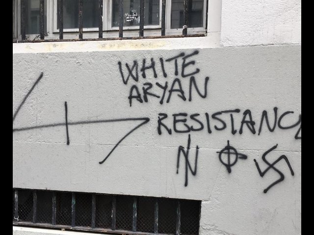 scritte omofobe e razziste scuole milano