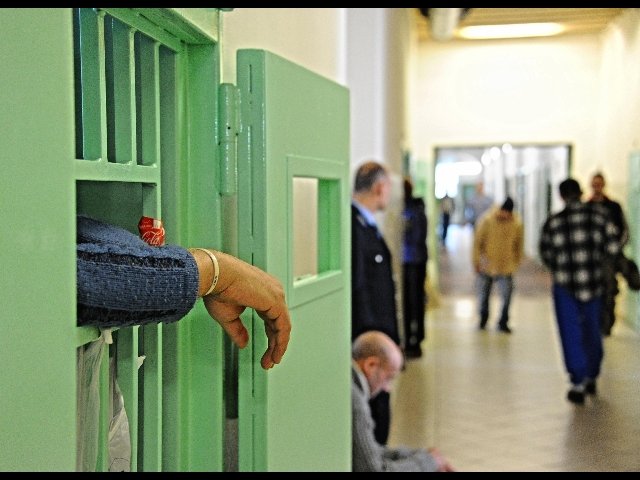 aggressione carcere pavia