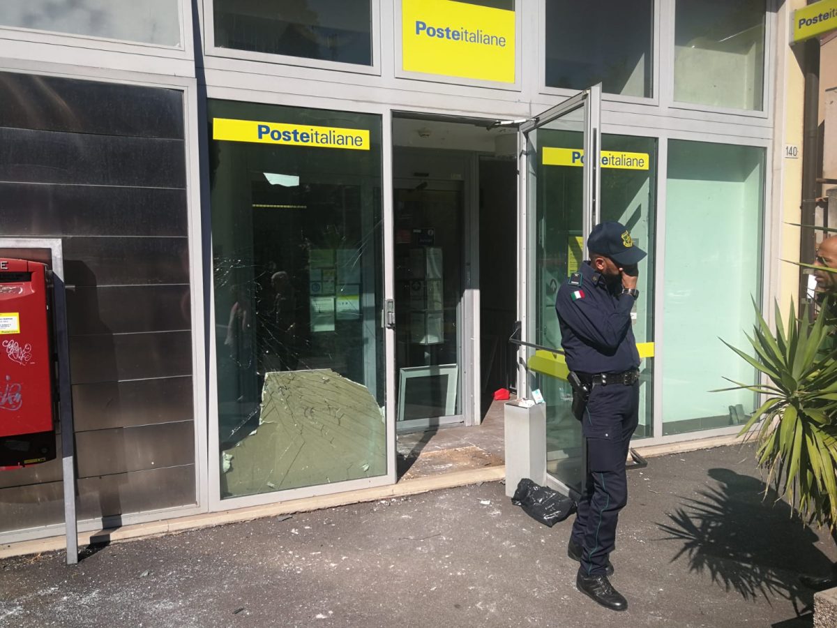 Postamat di via Scuderlando