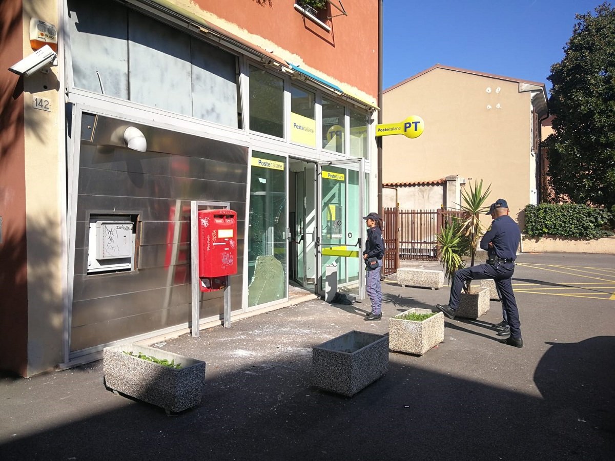 Postamat di via Scuderlando