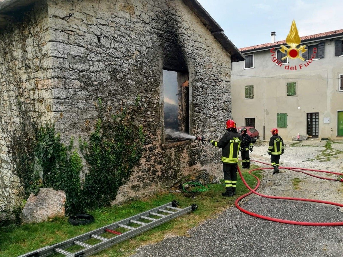 incendio in un fienile Azzago Grezzana