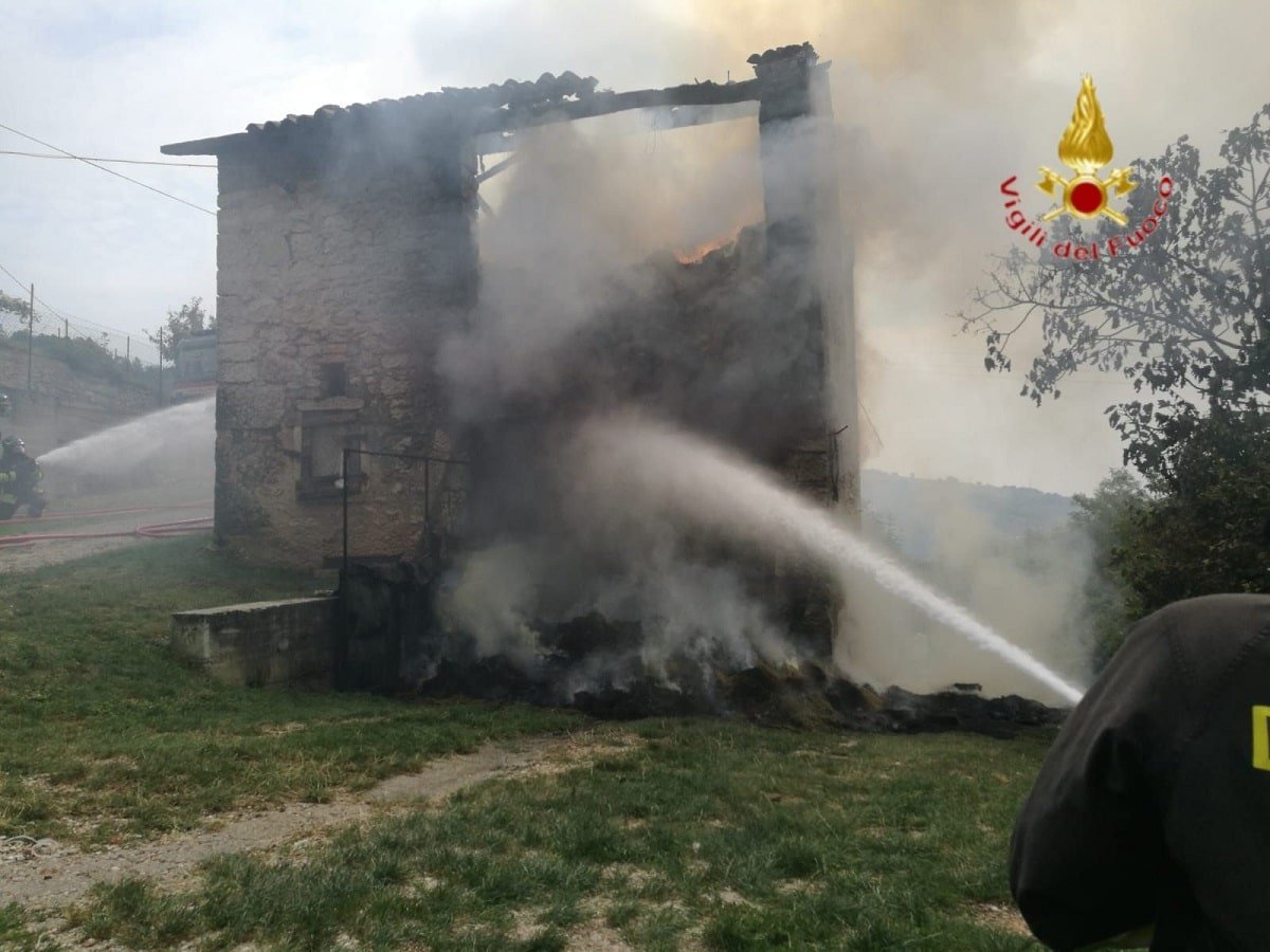 incendio in un fienile Azzago Grezzana