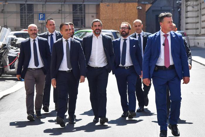 votazione m5s rousseau