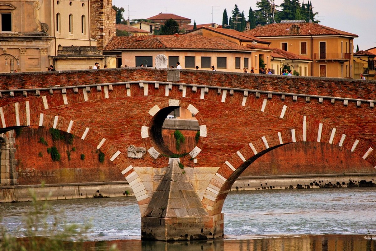 Verona-ponte pietra-fiume adige unesco siti veneto