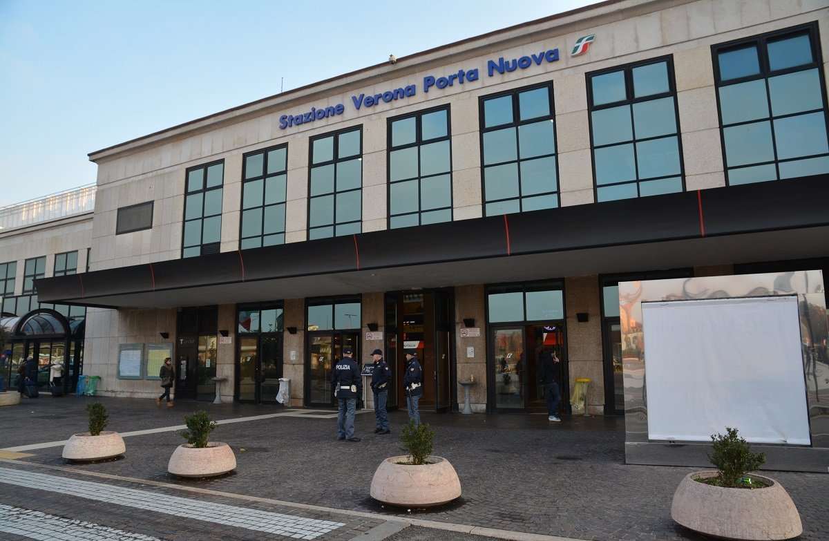 ragazzi ponte ferrovia viale piave controllo stazione verona