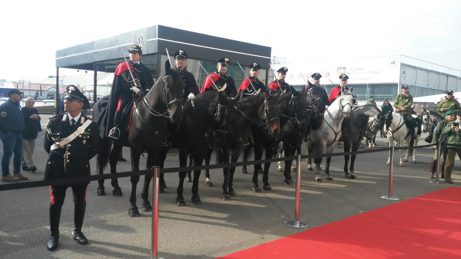 carabinieri a Fieracavalli
