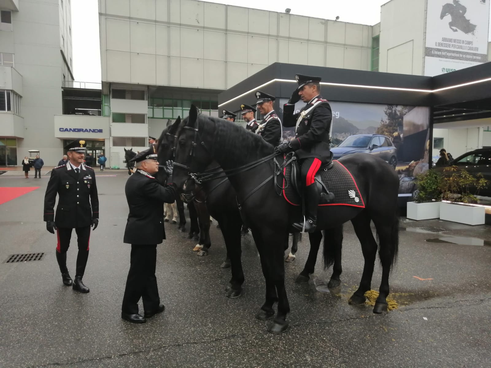carabinieri a Fieracavalli
