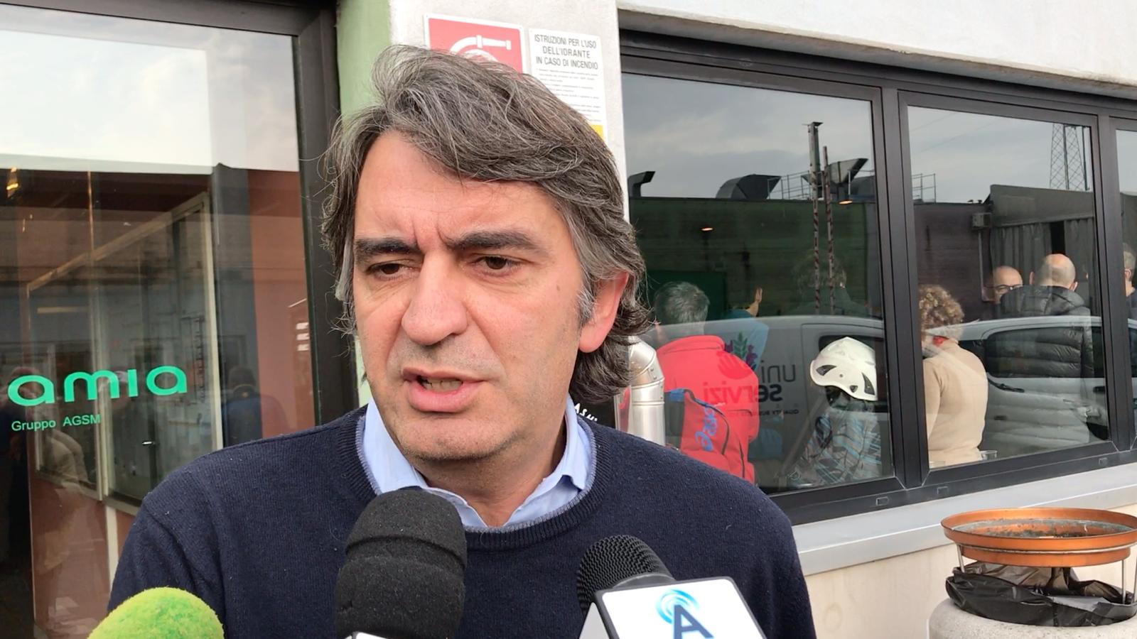 sindaco di verona federico sboarina troppi al supermercato