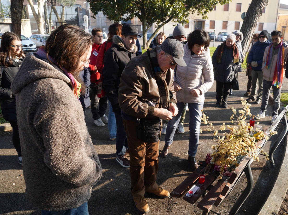 panchina kofi stazione porta vescovo (2)