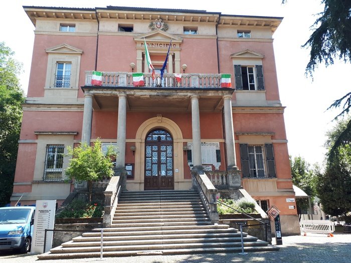 sindaco di bibbiano andrea carletti