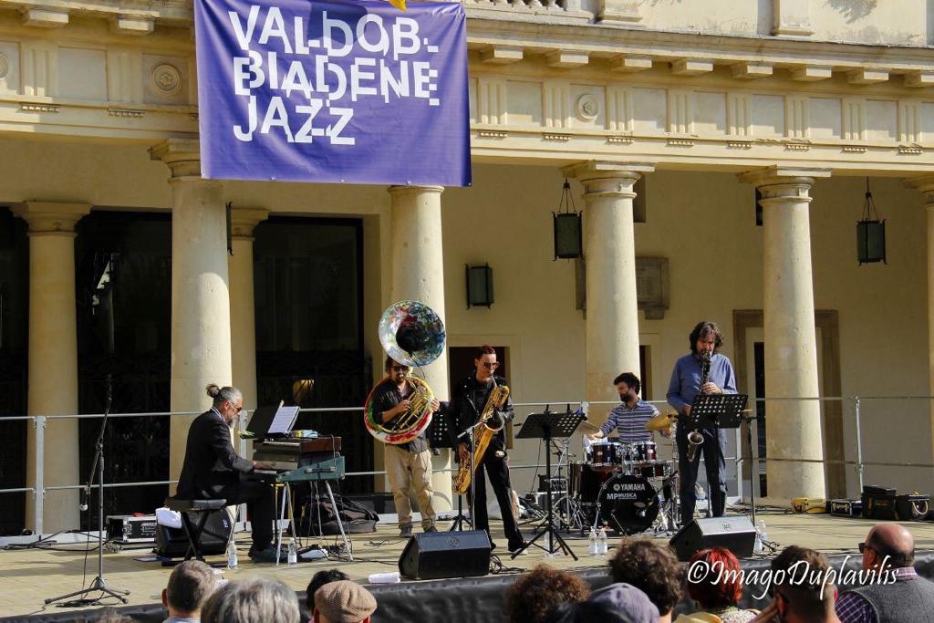 HELGA-PLANKENSTEINER-LOW-FIVE