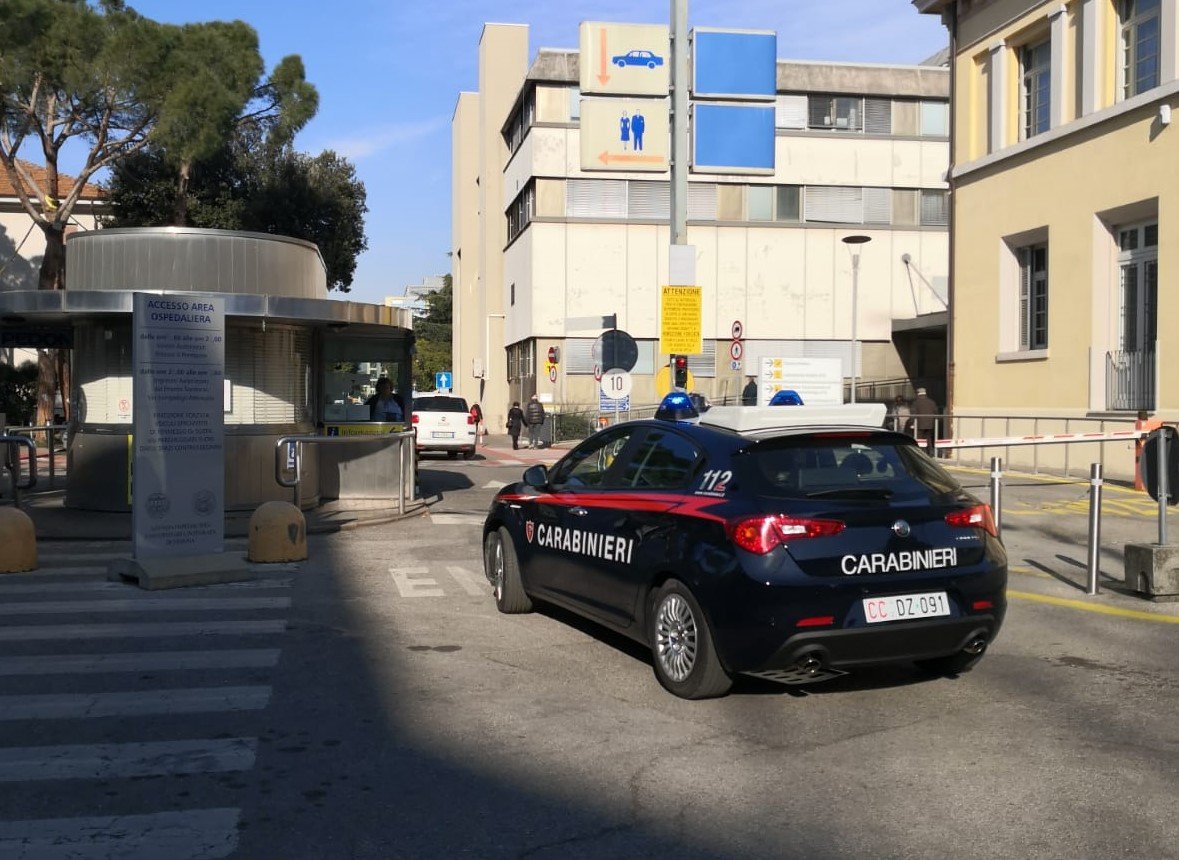 corsa speciale dei carabinieri in ospedale