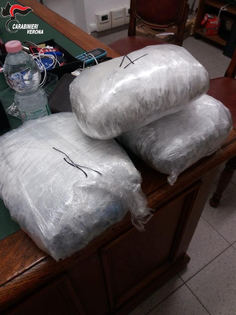 carabinieri spaccio due chili e mezzo di marijuana stazione verona